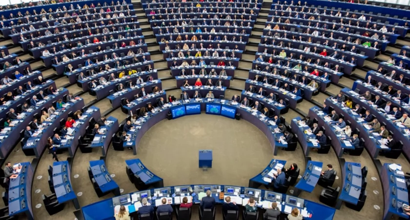 Zdjęcie: Sesja plenarna Parlamentu Europejskiego w Strasburgu. Źródło: facebook.pl/ European Parliament