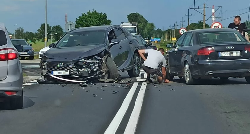 Zdjęcie: Wypadek drogowy na DW 364. Zdjęcia nadesłane przez Czytelnika (dziękujemy)!