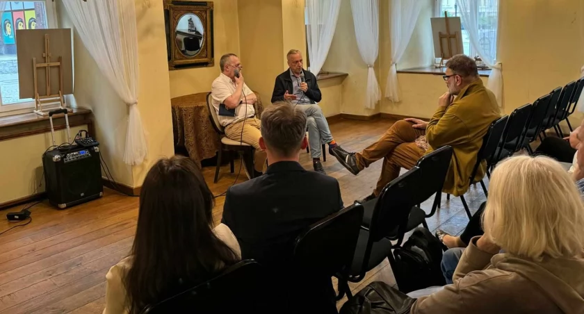 Zdjęcie: Spotkanie z Bogdanem Zdrojewskim w Latającym Uniwersytecie KOD. Fot. Andrzej Trzeciak