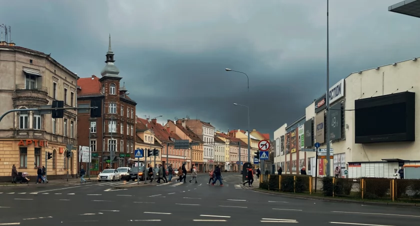 Zdjęcie: skrzyżowanie w Legnicy Fot.: Aga Jackiewicz