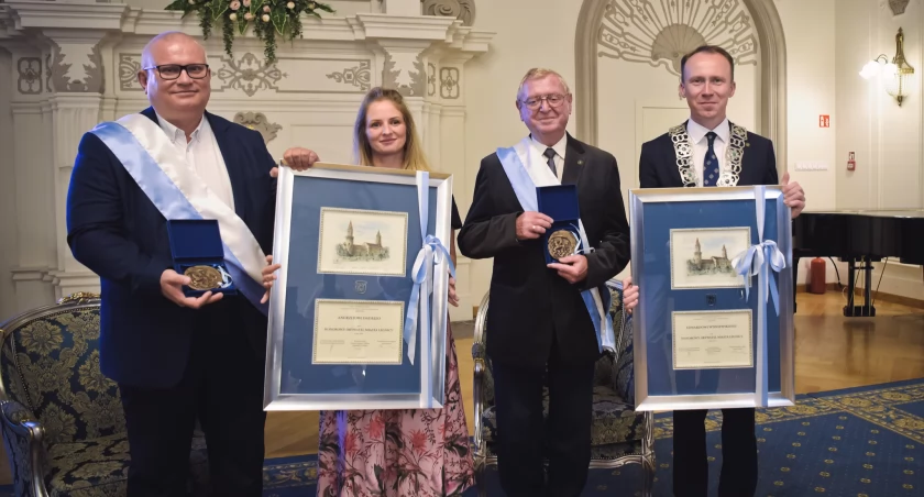 Zdjęcie: Andrzej Dadełło, Karolina Jaczewska-Szymkowiak, Edward Wiśniewski i Maciej Kupaj Fot.: Aga Jackiewicz