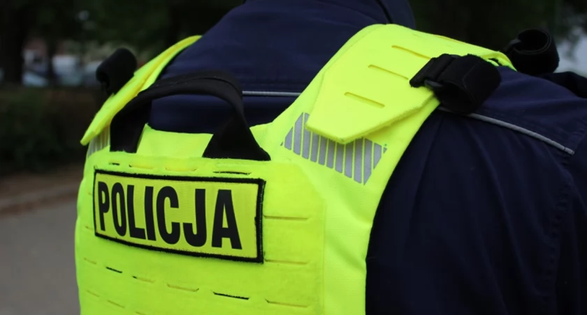 Zdjęcie: odblaskowa kamizelka policyjna Fot.: KMP