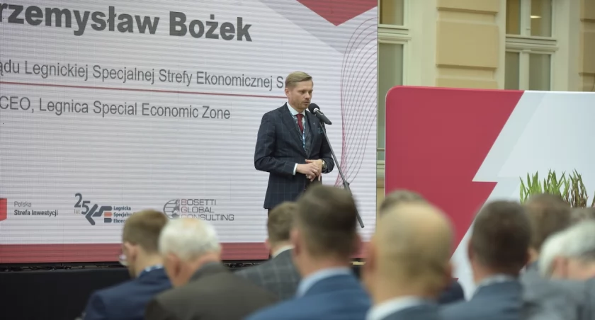 Zdjęcie: Przemysław Bożek, prezes Legnickiej Specjalnej Strefy Ekonomicznej podczas III Energy Industrie Mixier. Fot. LSSE