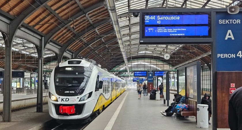 Zdjęcie: stacja Wrocław, pociąg Premium Nadmorski KD Fot.: KD