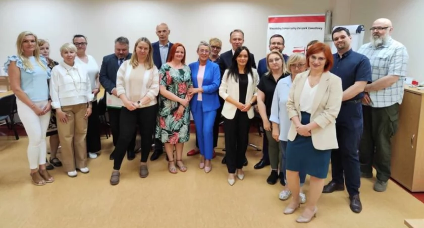 Zdjęcie: 15 maja, pierwsza tura rokowań w MOPS Legnica. Źródło: Facebook/Maciej Kupaj -Prezydent Legnicy  