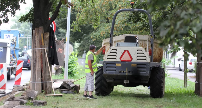 Zdjęcie: Przebudowa Al. Rzeczypospolitej w Legnicy. Fot. Urząd Miasta w Legnicy