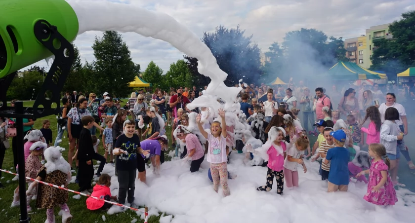 Zdjęcie: piana party na pikniku Fot.: OSiR