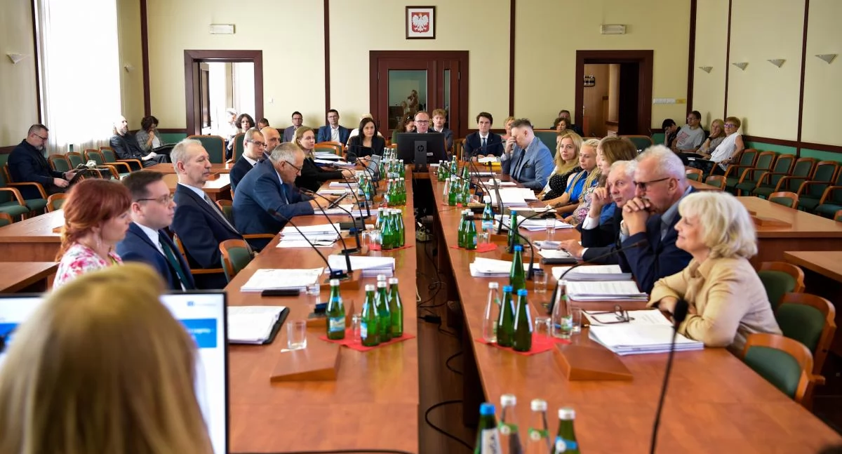 Zdjęcie: Sesja Rady Miejskiej Legnicy. Fot. Aga Jackiewicz