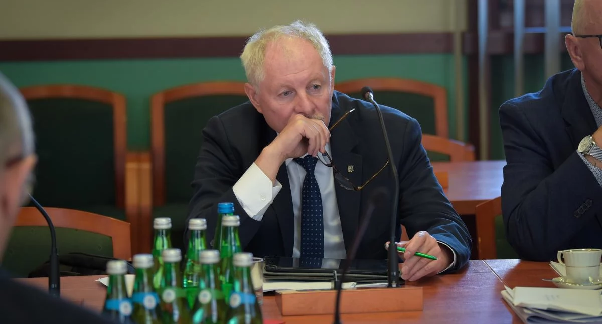Zdjęcie: Zbigniew Rogalski, radny Prawa i Sprawiedliwości, objaśniał kulisy zwolnienia kolegi z Energetyki. Fot. Aga Jackiewicz