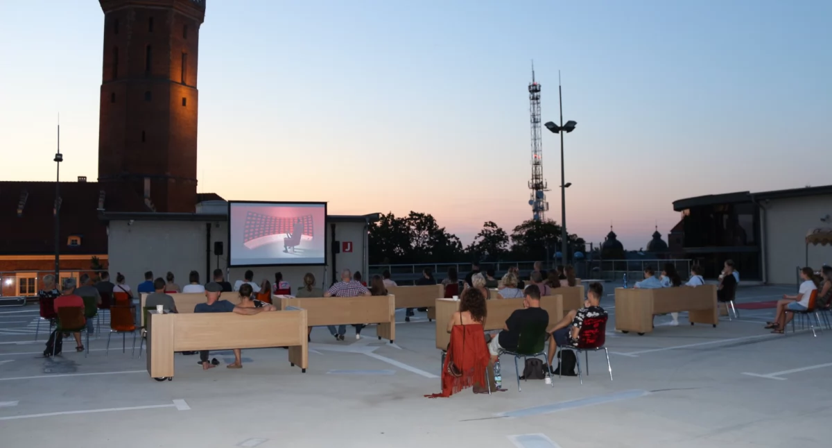Zdjęcie: kino na dachu Fot.: LCK