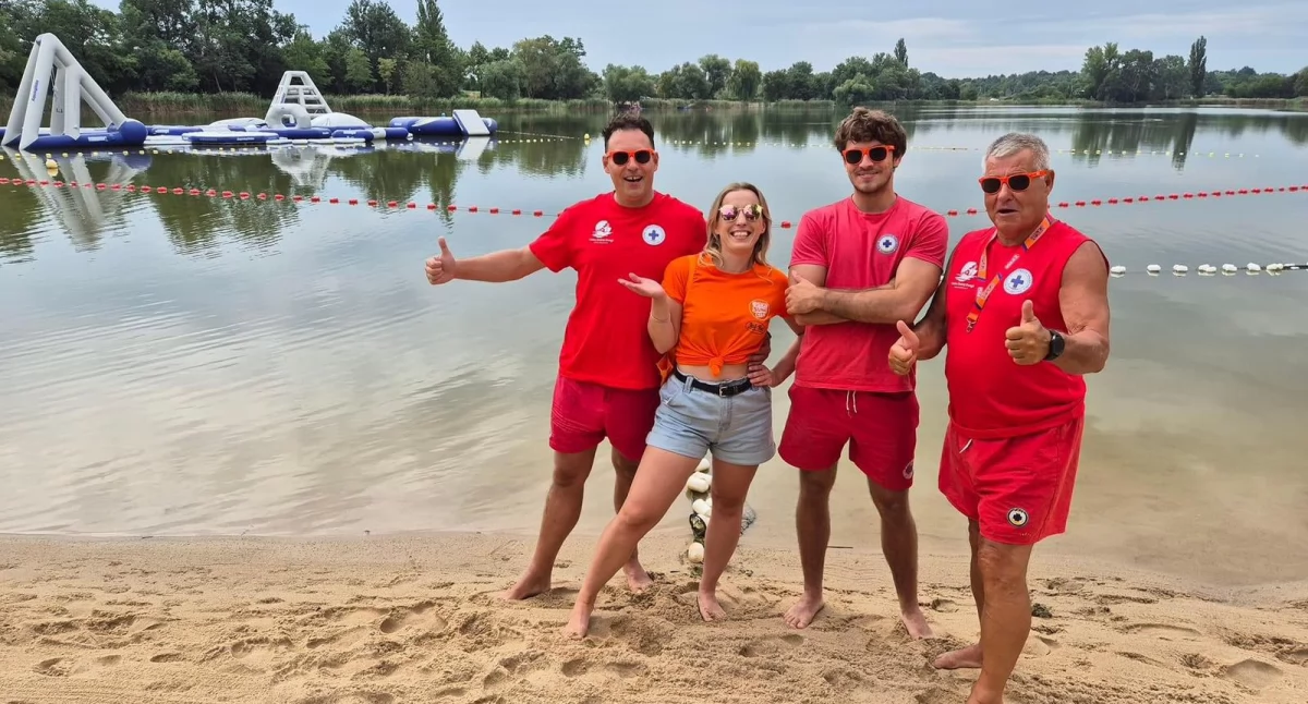 Zdjęcie: ratownicy na plaży Fot.: Kraina Dobrej Energii