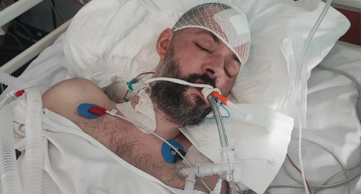 Zdjęcie: Jacek Woźniak po operacji. Źródło: Pomagam.pl