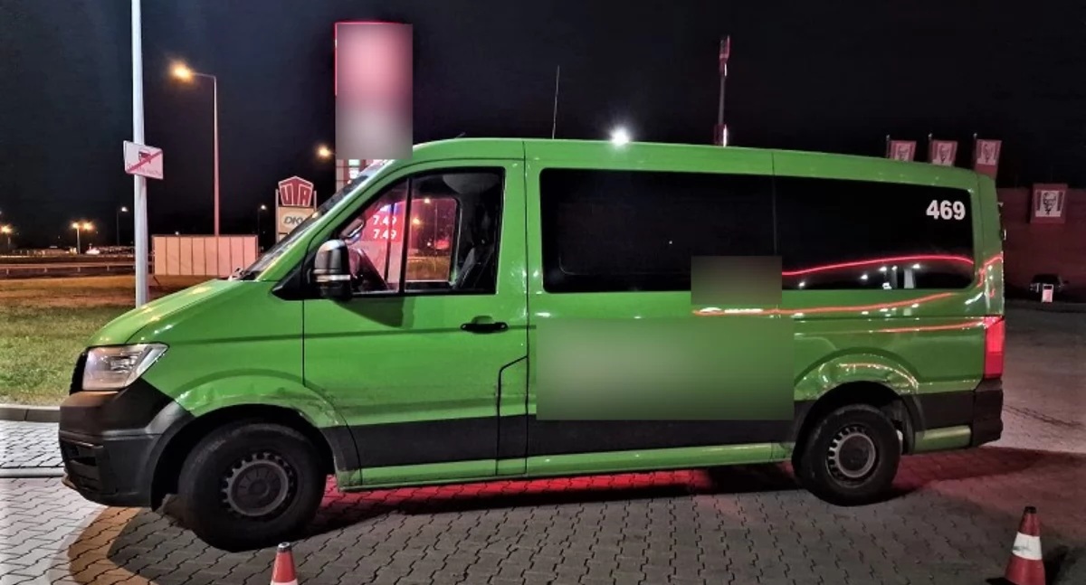 Zdjęcie: samochód na stacji Fot.: KMP