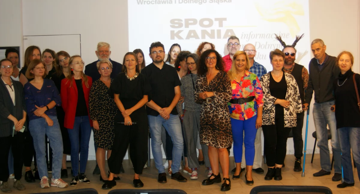 Zdjęcie: Uczestnicy spotkania informacyjnego przed kongresem w Galerii Sztuki w Legnicy. Fot. Piotr Kanikowski 
