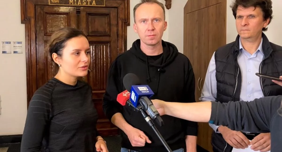 Zdjęcie: (od lewej) Wiceprezydent Legnicy Aleksandra Krzeszewska, prezydent Legnicy Maciej Kupaj, wiceprezydent Legnicy Jacek Baszczyk. Fot. Aga Jackiewicz