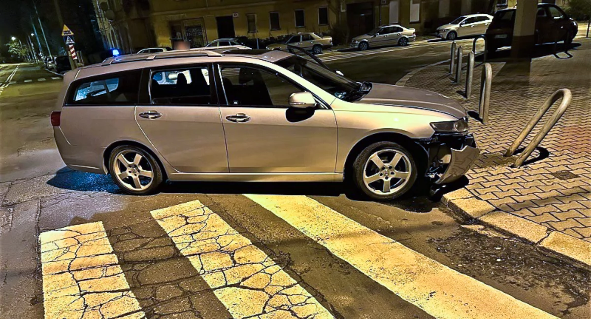 Zdjęcie: uszkodzony samochód Fot.: KMP