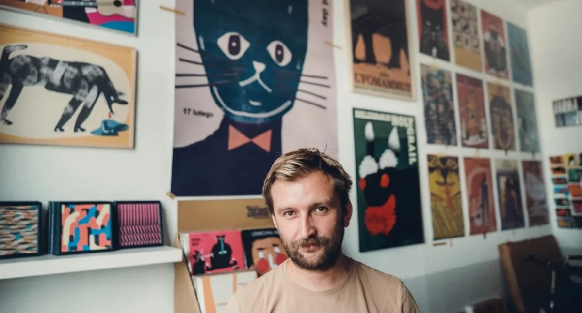 Zdjęcie: Jakub Zasada w pracowni Fot.: mat.promo. wystawy, W.Chrubasik
