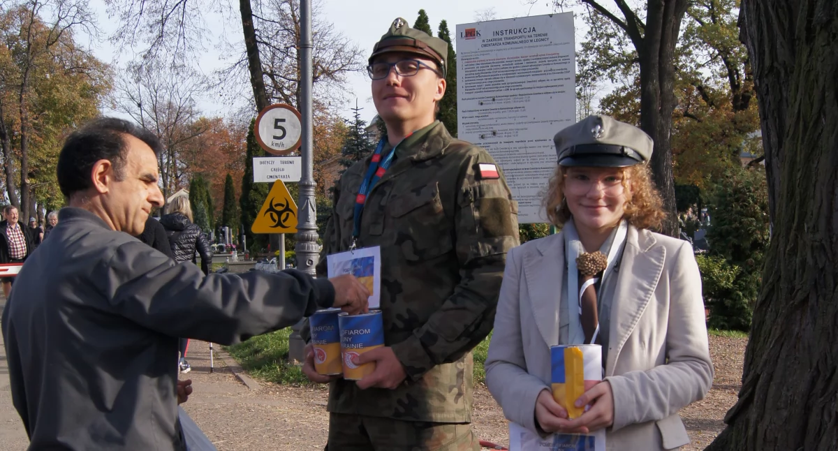 Zdjęcie: harcerze zbierający datki Fot.: ZHP