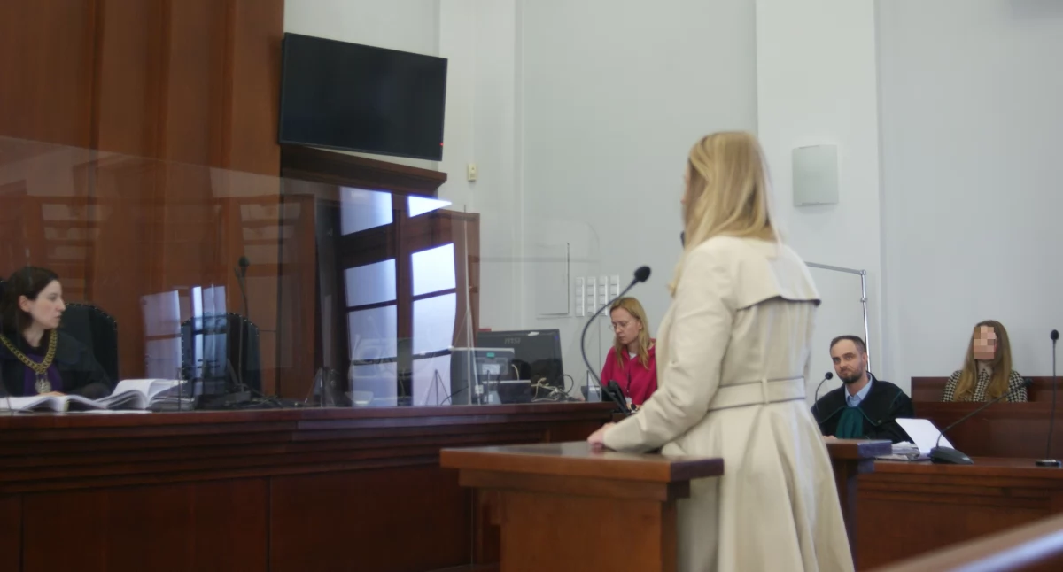 Zdjęcie: Karolina Jaczewska-Szymkowiak, przewodnicząca Rady Miejskiej Legnicy jako świadek przed sądem. Fot. Piotr Kanikowski