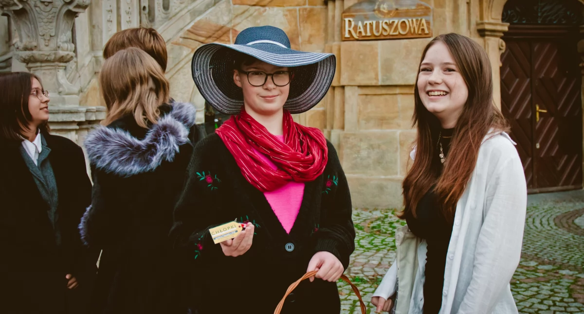 Po godzinach, Happening promujący premierę spektaklu „Chłopki” (FOTO) - zdjęcie, fotografia