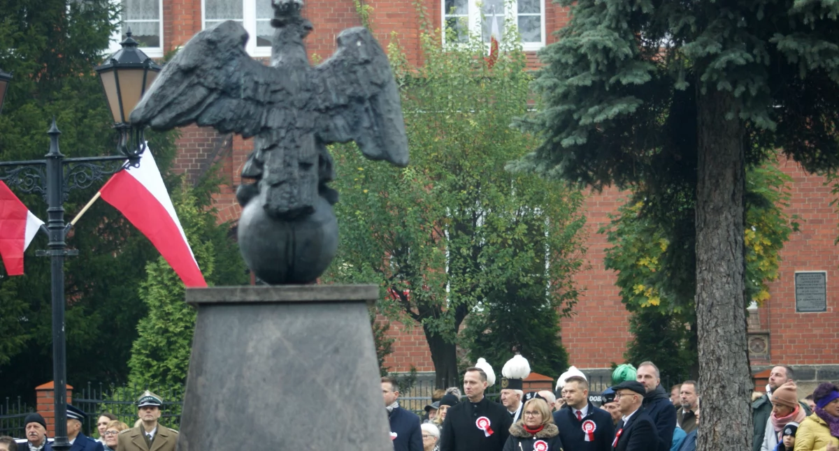 Zdjęcie: Uroczystość pod Pomnikiem Niepodległości w Złotoryi. Fot. Piotr Kanikowski