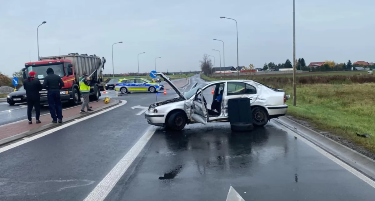 Zdjęcie: samochód po wypadku Fot.: OSP Kunice