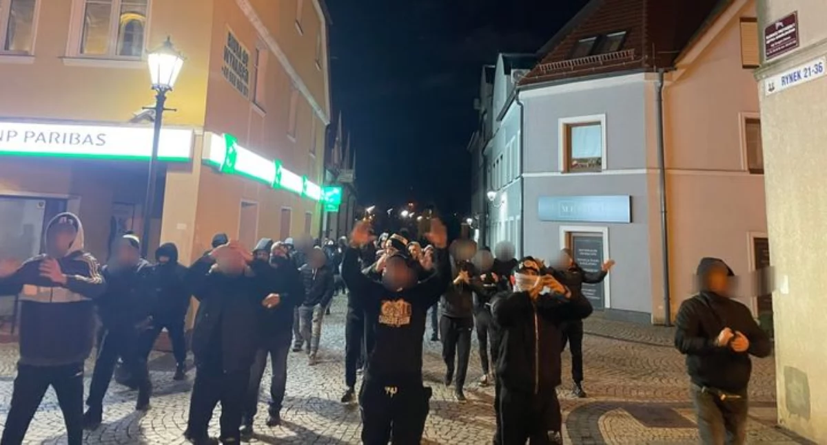 Zdjęcie: Spontaniczna manifestacja w Polkowicach. Źródło: Facebook/ FC Polkowice