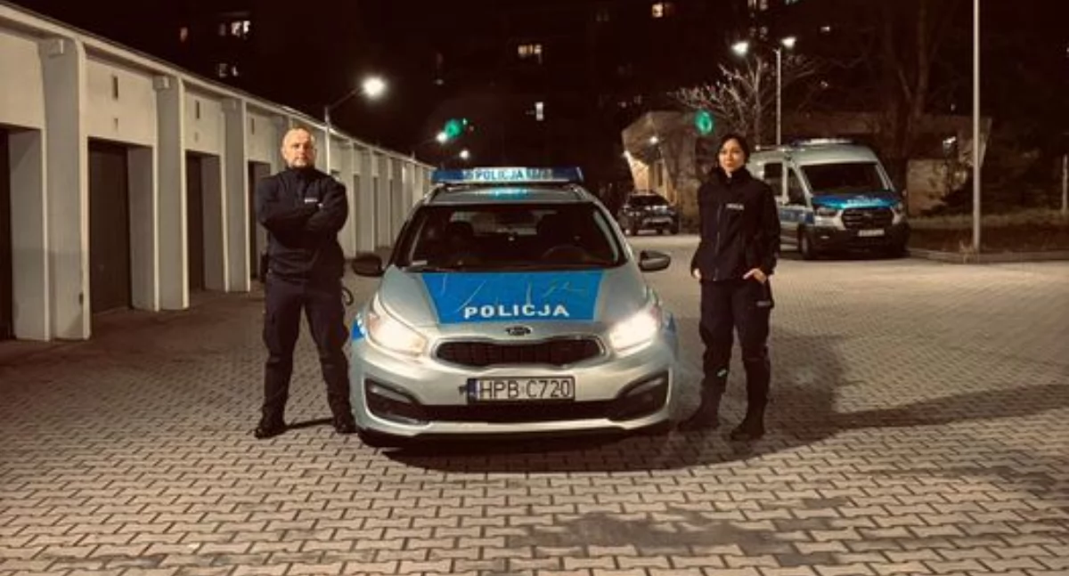 Zdjęcie: policjanci i radiowóz Fot.: Komenda Miejska Policji we Wrocławiu