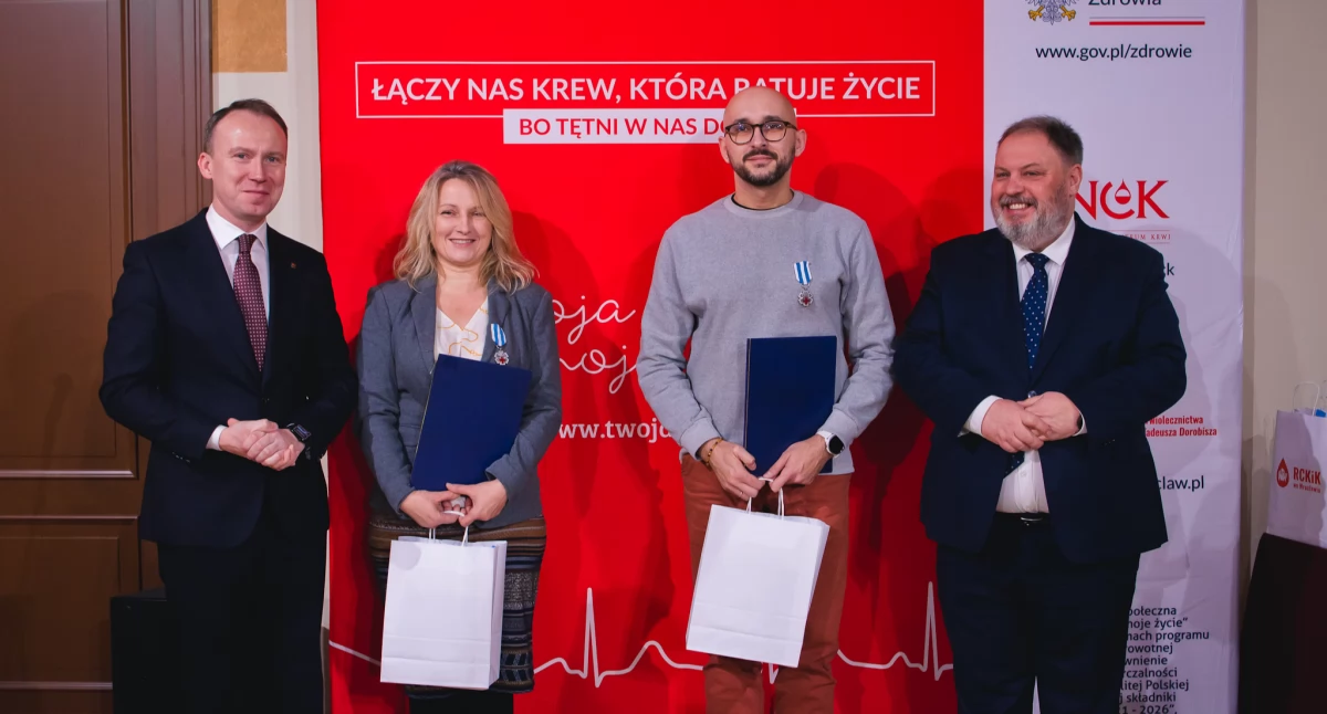 Zdjęcie: uroczystość wręczenia odznaczeń honorowym dawcom krwi Fot.: Aga Jackiewicz