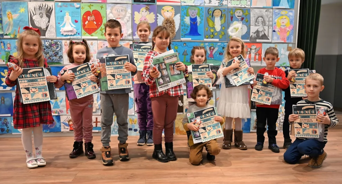Zdjęcie: przyznanie dyplomów w Atrium Fot.: DK Atrium 