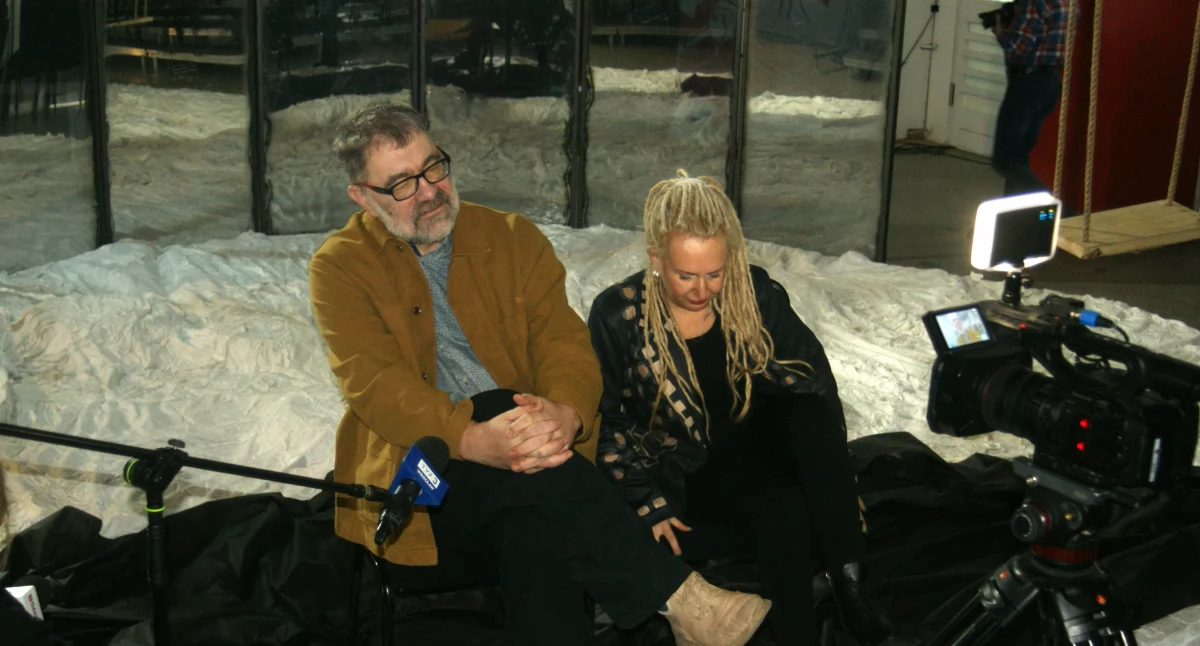Zdjęcie: Jacek Głomb, dyrektor Teatru Modrzejewskiej w Legnicy. Katarzyna Odrowska, pełnomocniczka dyrektora teatru do spraw społecznych. Fot. Piotr Kanikowski