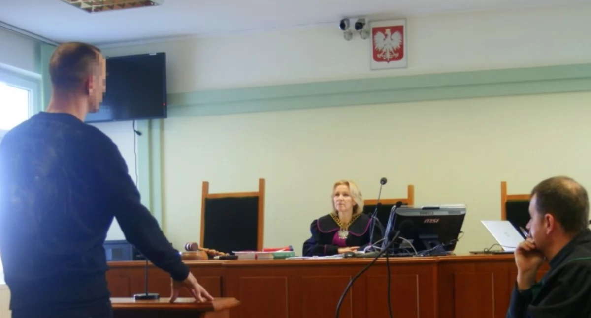 Zdjęcie: Marzec 2024 r. Mł. asp. Jakub B. zeznaje przed sądem w Złotoryi jako poszkodowany w procesie Klaudii Ch. Fot. Piotr Kanikowski 