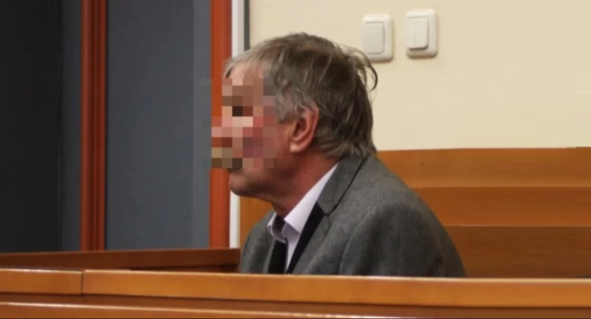 Zdjęcie: Mecenas Zbigniew Ś. na ławie oskarżonych Sądu Okręgowego w Legnicy. Fot. Piotr Kanikowski