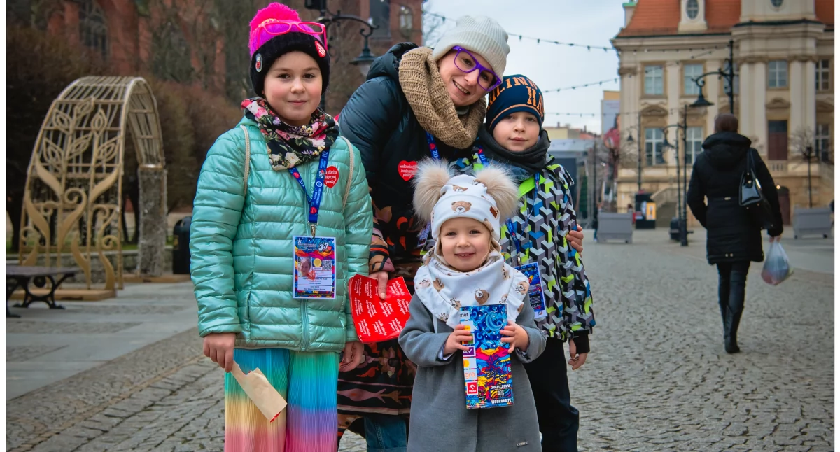 Zdjęcie: Wolontariusze WOŚP w Legnicy. Fot. Aga Jackiewicz