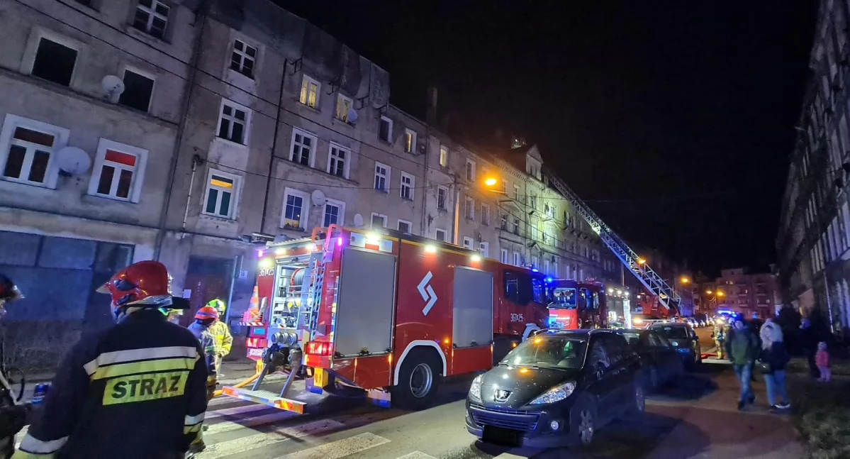 Zdjęcie: akcja straży pożarnej Fot.: kpt. Przemysław Górski / Komenda Miejska Państwowej Straży Pożarnej w Legnicy