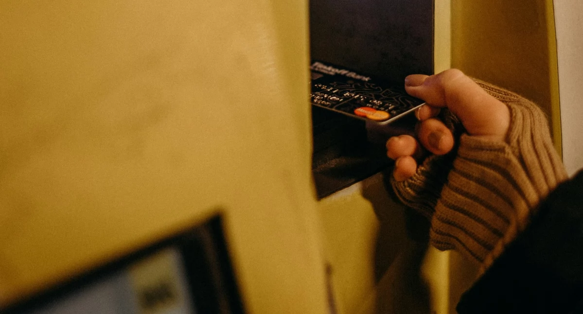 Zdjęcie ilustracyjne: wpłatomat. Fot. Pexels