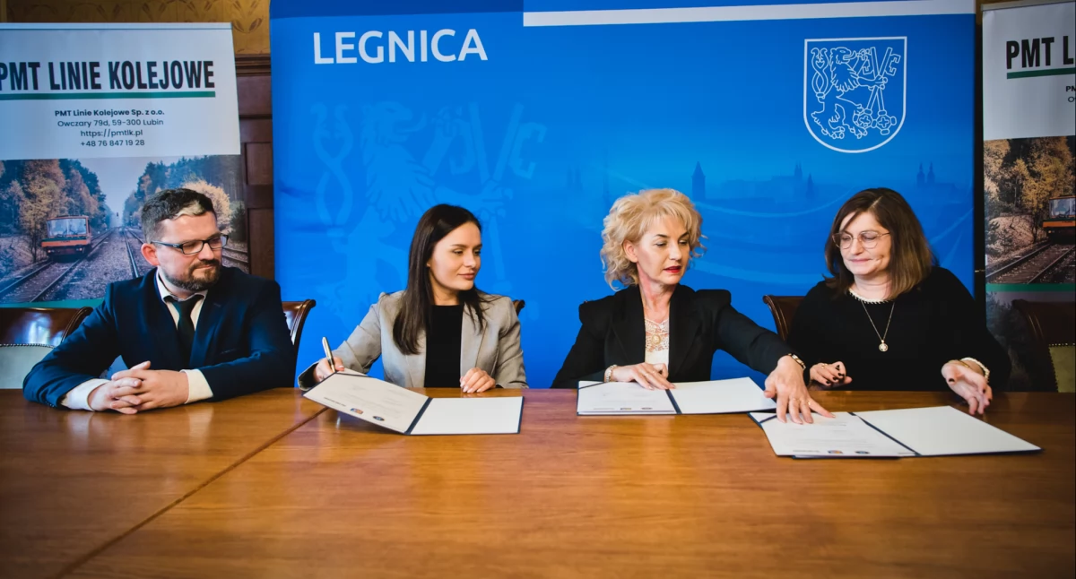 Zdjęcie: podpisywanie listu intencyjnego Fot.: Aga Jackiewicz