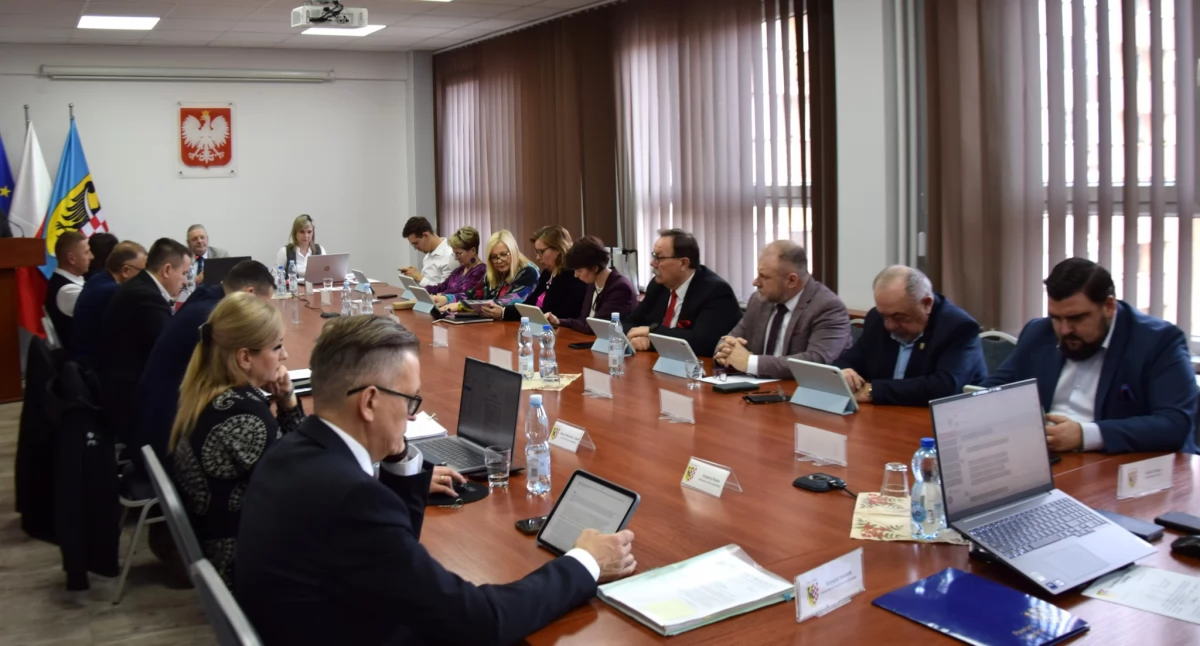 Zdjęcie: X sesja Rady Powiatu Legnickiego  Fot.: Starostwo Powiatowe