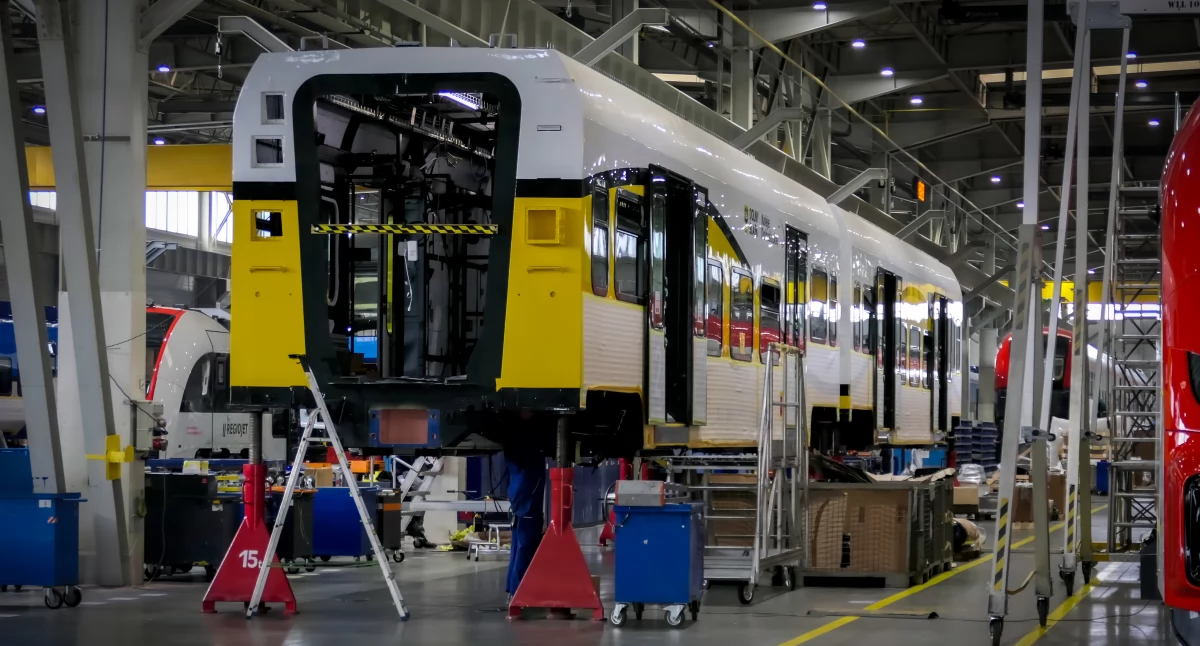 Zdjęcie: KD Elf2 w trakcie produkcji w zakładach PESA Bydgoszcz. Fot. Koleje Dolnosląskie