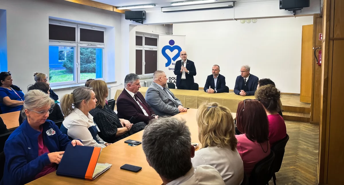 Zdjęcie: dyskusja w szpitalu Fot.: FB Wojewódzki Szpital Specjalistyczny w Legnicy