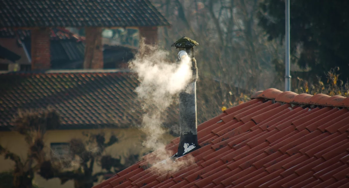 Zdjęcie: dach i dym Fot.: pixabay.com