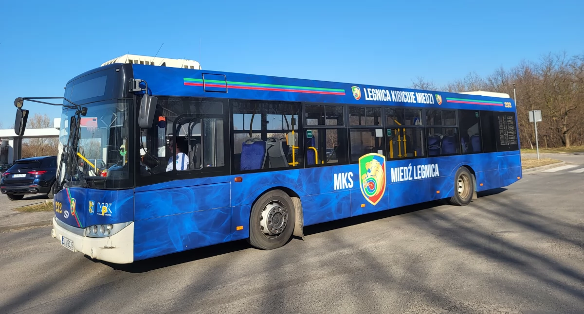 Zdjęcie: autobus w barwach Miedzi Fot.: UM Legnica 