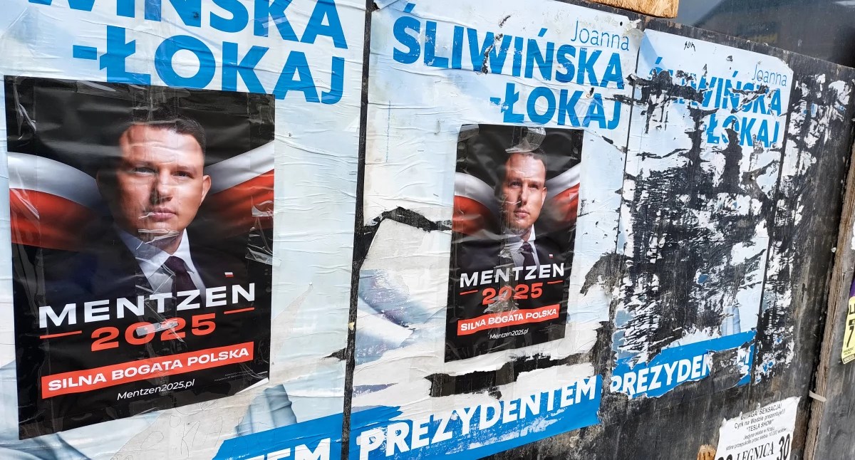 Zdjęcie: Wyborcze plakaty przy ul. Dziennikarskiej w Legnicy. Fot. Piotr Kanikowski