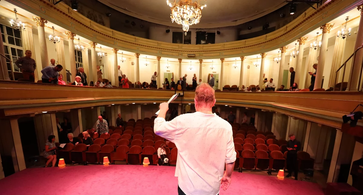 Zdjęcie: Teatr Modrzejewskiej w Legnicy. Fot. Andrzej Trzeciak