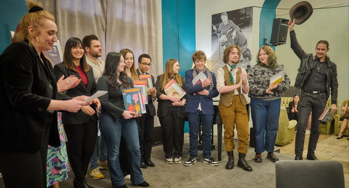 Zdjęcie: Jury i laureaci Ogólnopolskiego Konkursu Recytatorskiego. Fot. Karol Budrewicz