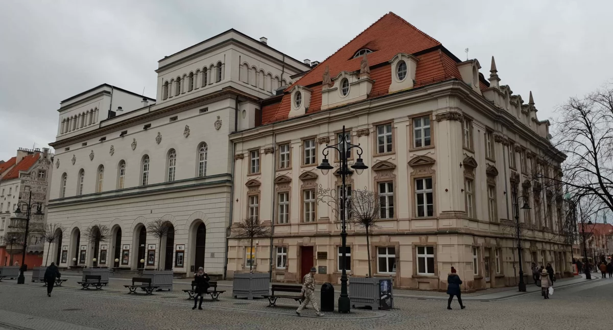 Zdjęcie: Budynki Teatru Modrzejewskiej w Legnicy. Fot. Andrzej Trzeciak