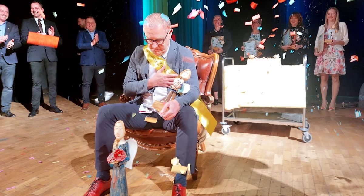 Zdjęcie: Zbigniew Gruszczyński podczas Galii Człowieka Ziemi Złotoryjskiej 2024. Fot. Piotr Kanikowski