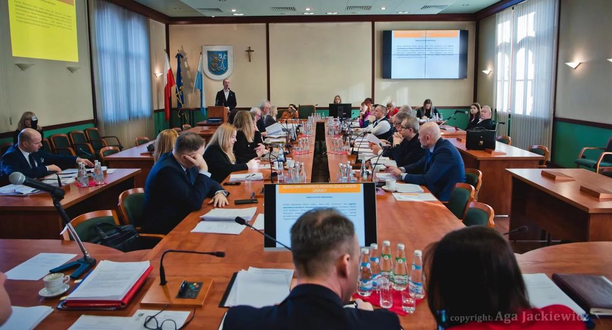 Zdjęcie: Sesja Rady Miejskiej Legnicy. Fot. Aga Jackiewicz