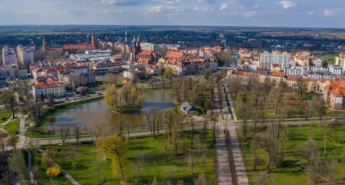 Zdjęcie: Widok na Kozi Staw w Legnicy. Fot. Urząd Miasta