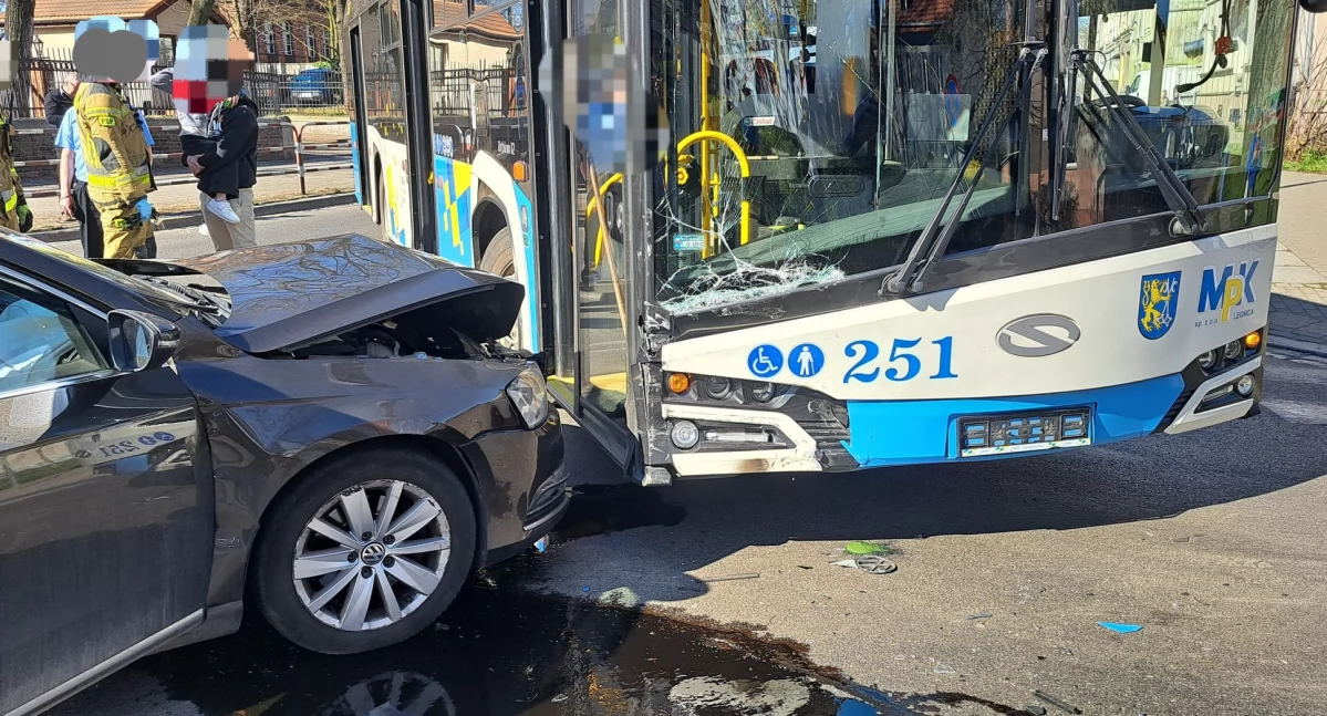 Zdjęcie: Kolizja na ul. Chojnowskiej w Legnicy. Fot. Komenda Miejska Policji w Legnicy